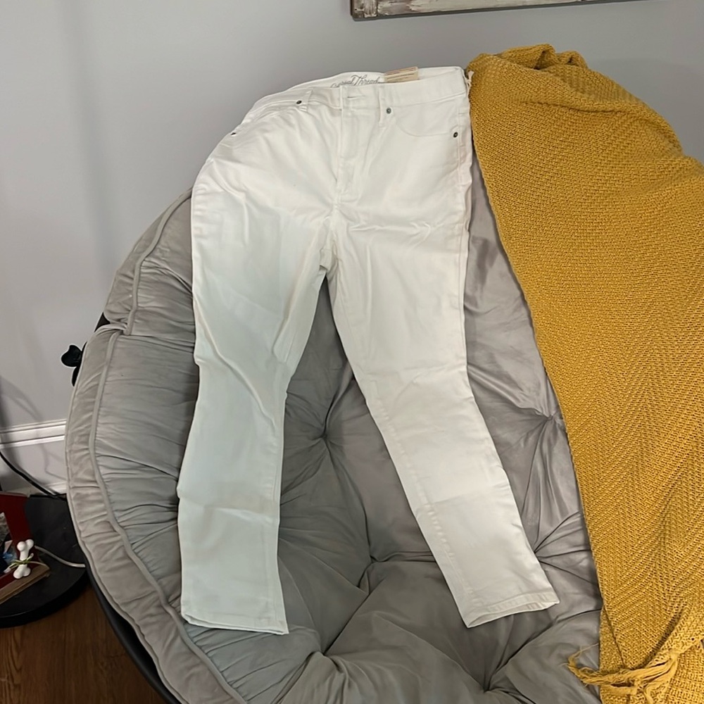 Universal Thread white jeans size 10